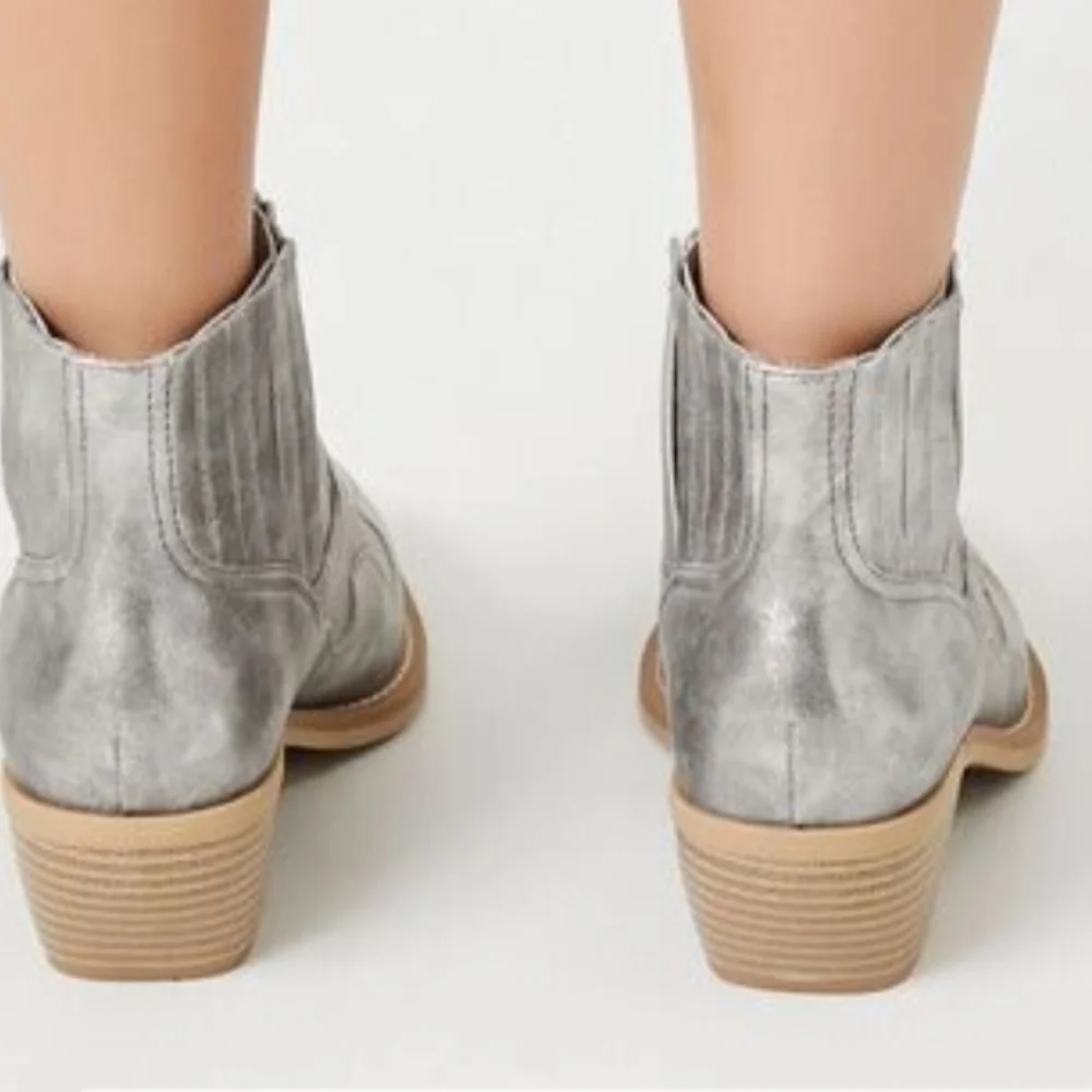Forever 21 Faux Leather Pointed Toe Booties‎ Size 8